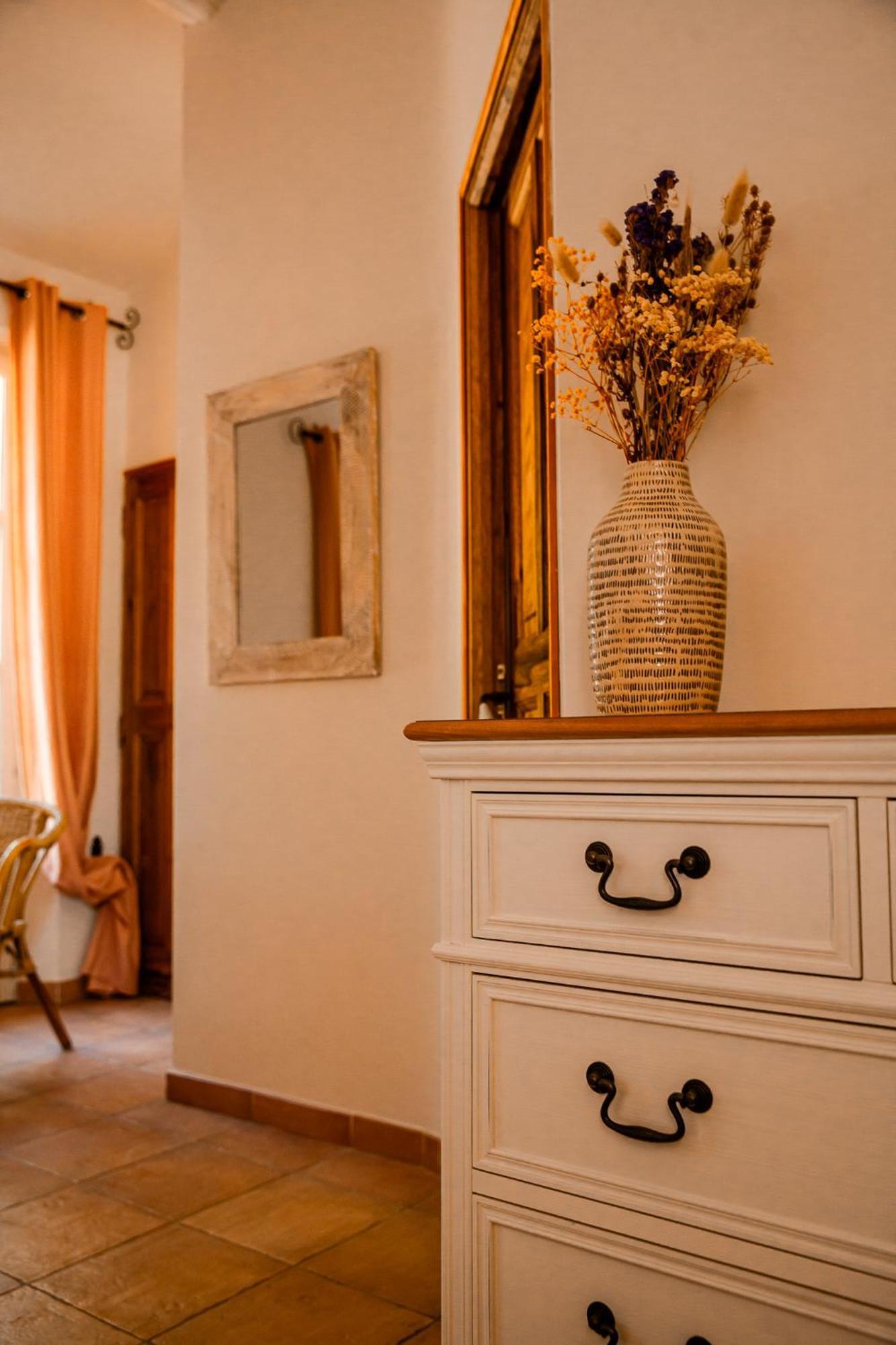 Mas De Lure Hotell Salon-de-Provence Eksteriør bilde